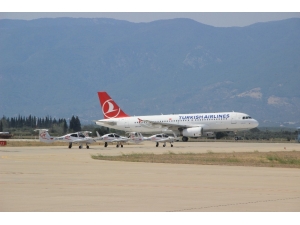 Koca Seyit Havalimanı’ndan 22 Bin 165 Uçak İniş Kalkış Yaptı