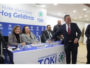 Cumayeri’nde 127 Konutun Kurası Çekildi