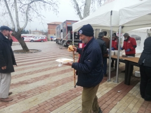 Deprem Bölgesinde Her Gün Sıcak Yemek Dağıtımı Yapılıyor