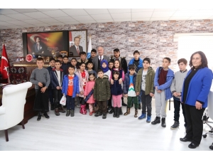 Tuşba Belediyesinden Öğrencilere Ücretsiz ‘Havuz Ve Sinema’ Etkinliği