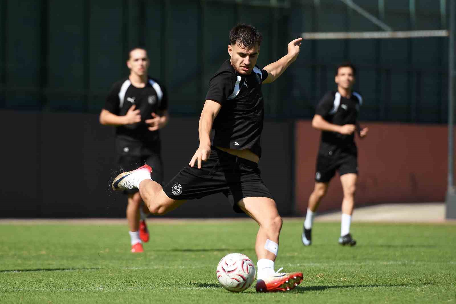 manisa-fk-da-igdir-fk-mesaisi-basladi