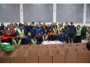 Bakanlar Yardım Kolilerinin Doldurulmasına Yardım Etti