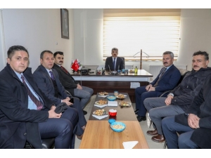 Vali Bilmez’den İl Göç İdaresinin Personeline Belge