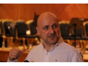 İspanyol Koro Şefi Casanas: "Türkiye’de Ne Kadar Çok Koro Şefi Olduğunu Ve Kendilerini Ne Kadar Çok Geliştirmek İstediklerini Burada Görmüş Oldum"