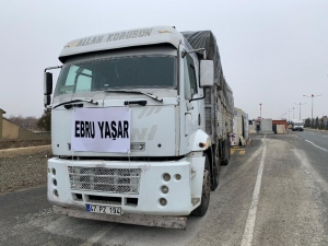 Sanatçı Ebru Yaşar Depremzedeleri Unutmadı