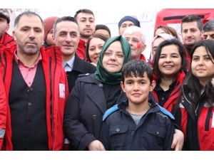 Aile Bakanı Selçuk, Depremzedelerle Bir Araya Geldi