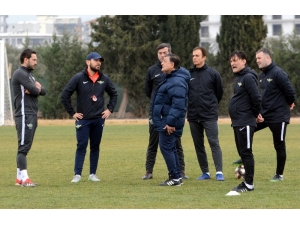 Akhisarspor’da, Yılmaz Vural İlk İdmanına Çıktı