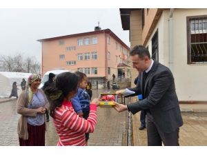 Amasya’dan Elazığlı Depremzede Çocuklara Yüzlerce Oyuncak Ve Mektup