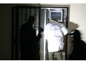 Oğlu Babasını Evinde Ölü Olarak Buldu