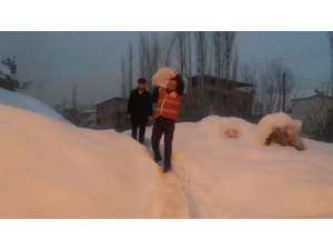 Hakkari’de Dar Gelirli Ailelere Yardım Eli