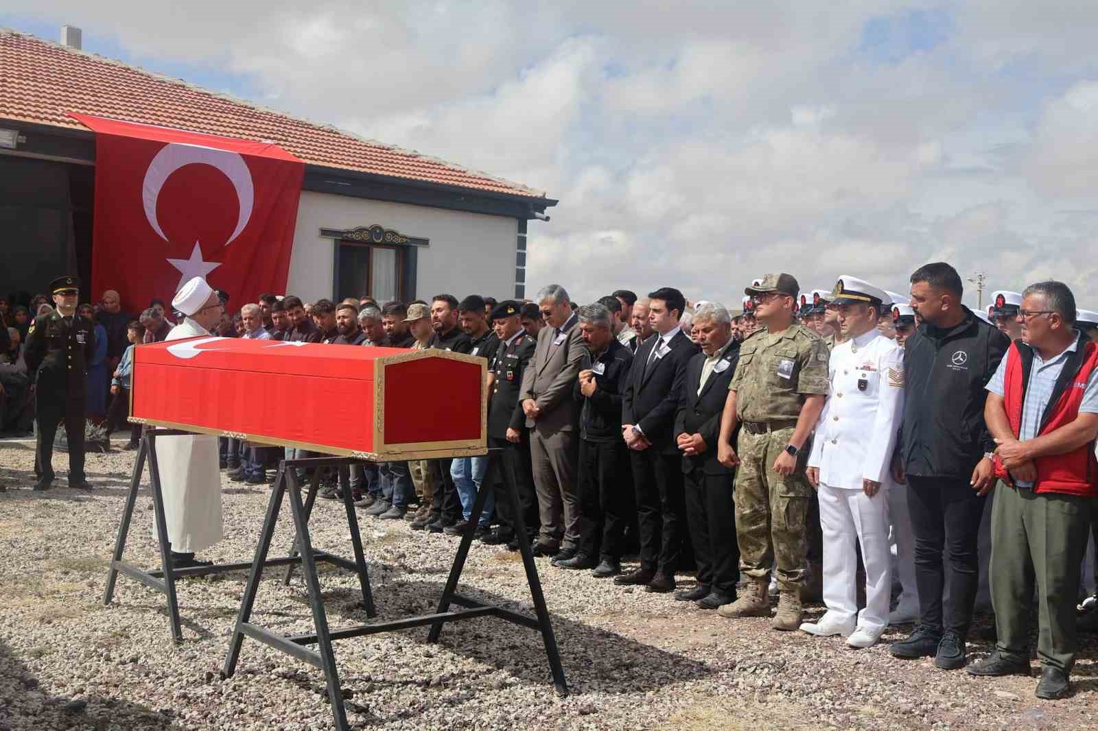 dugunde-isabet-eden-kursunla-hayatini-kaybeden-uzman-cavus-son-yolculuguna-ugurlandi