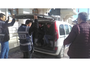 Hırsızlık Şüphelisinden Gazetecilere: "Cinayet Mi İşledik, Ne Çekiyorsunuz”