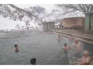 Karlı Havada Kaplıca Keyfi