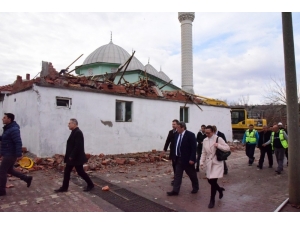 Büyükşehir Depremzedelerin Yanında