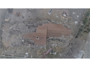 Elazığ’da Depremde Hasar Gören Okullar Yıkılmaya Başladı