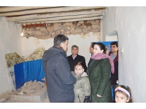 Kaymakam Demir: “Devlet Tüm İmkanları İle Depremden Zarar Gören Vatandaşların Yanındadır"