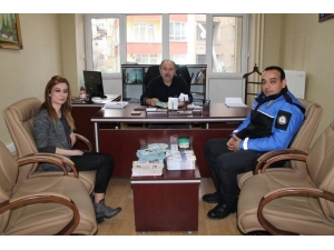 Polis Ekipleri Güvenli İnternet Kullanımı İçin Broşür Dağıttı