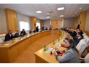 Rektör Yardım, Doğu Akdeniz Ve Enerji Stratejileri Konferansına Katıldı