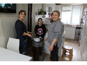 Elektrik Faturası Yüksek Gelince Çareyi Soba Kurmakla Buldu