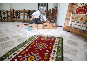 Şanlıurfa’da Kilim Dokuma Geleneği Gün Yüzüne Çıkartılıyor