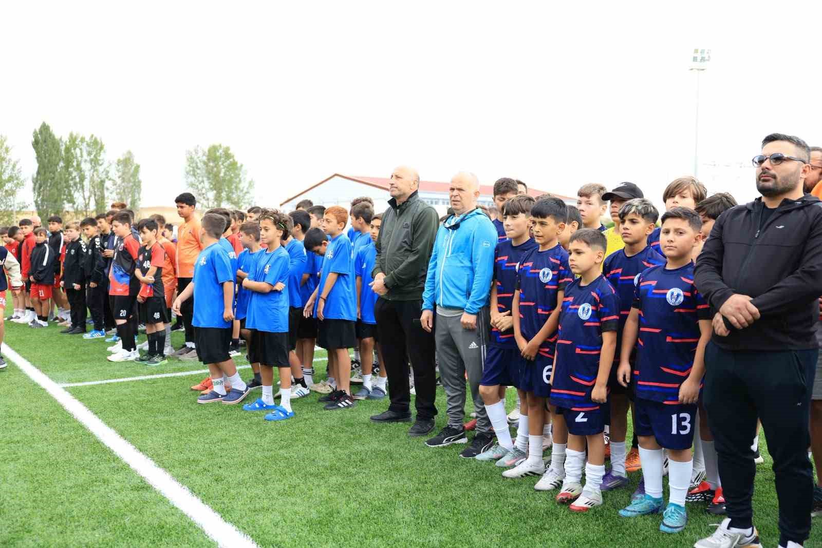 corum-da-futbol-soleni-400-sporcunun-katildigi-hitit-cup-basladi