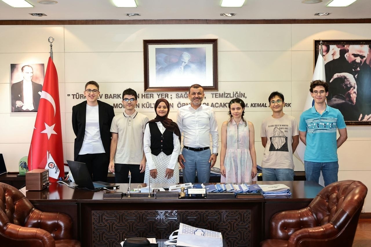 buyuksehir-den-yks-de-dereceye-giren-ogrencilere-odul