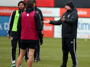 Beşiktaş Yağmur Altında Çalıştı