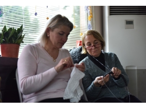 Mezitlili Kadınlar Depremzedeler İçin Örüyor