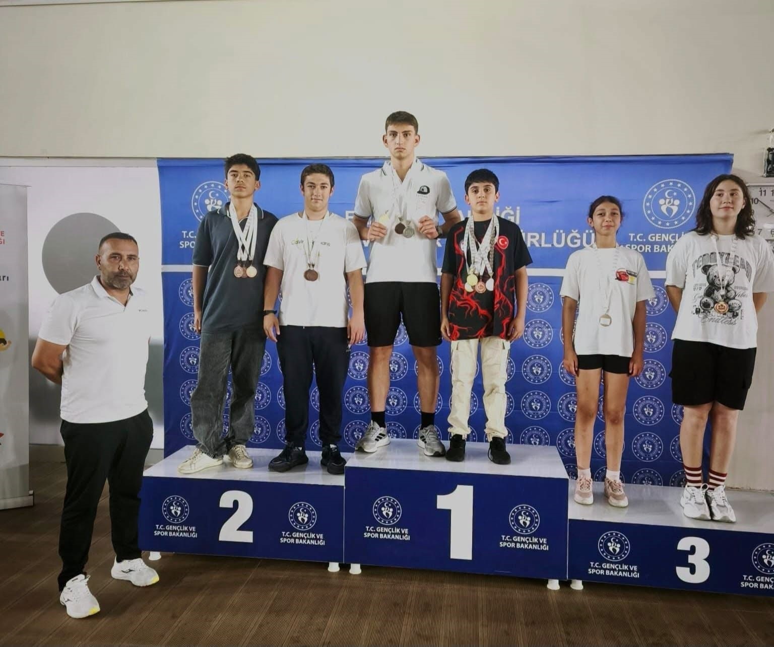 erzincanli-yuzuculer-analig-bolge-musabakalarindan-12-madalyayla-dondu