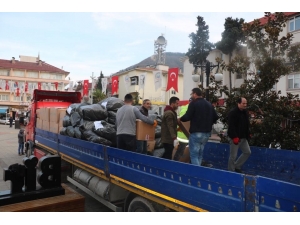 Ayancık’tan Depremzedelere Yardım Eli