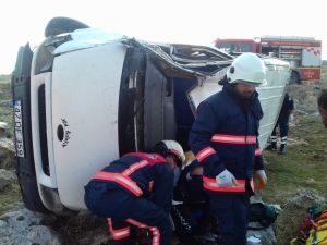 Araçta Sıkışan Sürücüyü İtfaiye Kurtardı
