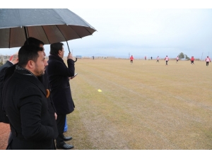 Başkan Arı, Nevşehir Belediyespor Antrenmanını İzledi