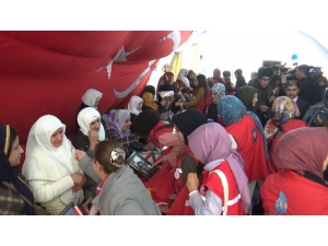 Damla Gönüllüleri Üyelerinden Evlat Nöbetindeki Ailelere Destek Ziyareti