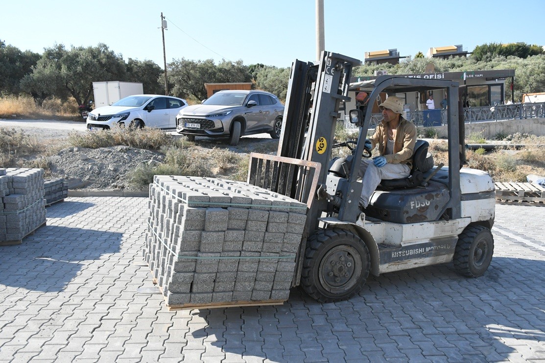 kusadasi-belediyesi-nden-deirmendere-ye-6-bin-metrekarelik-yol