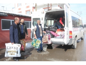 Harçlıklarıyla Depremzedeler İçin Battaniye Aldı