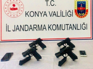 Yolcu Koltuğuna Gizlenen Tabancalar Ele Geçirildi