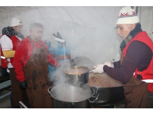 Türk Kızılayı, 68 Noktada Depremzedelere Dağıtım Yapıyor