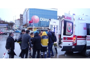 Saat Kulesine Tırmanan Gencin Başına Süs Taşı Düştü