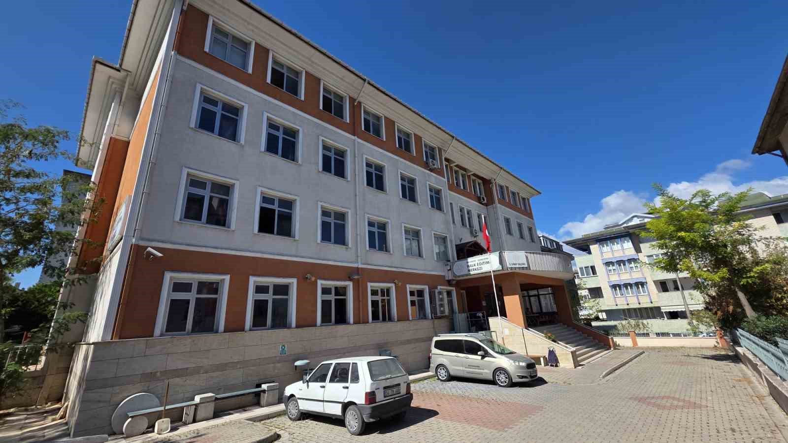bandirma-halk-egitimi-merkezi-nde-yeni-egitim-donemi-calismalari-hiz-kazandi