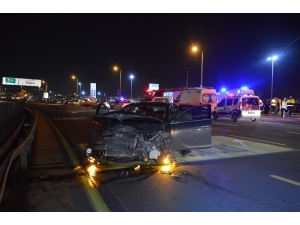 Kennedy Caddesinde Meydana Gelen 3 Araçlı Kazada 6 Kişi Yaralandı