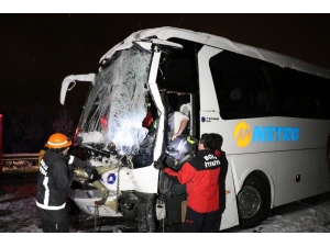 Tem’de Zincirleme Trafik Kazası: 1 Ölü 19 Yaralı