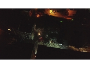 Elazığ’da Ağır Hasarlı Binaların Yıkımı Geceleri De Devam Ediyor