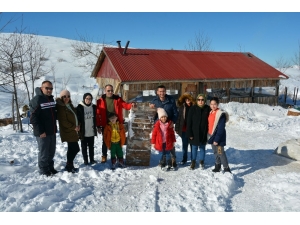 Kar Çocuk Ve Yetişkinlerin Eğlence Kaynağı Oldu