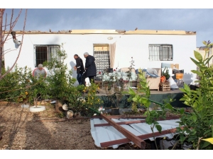 Mersin’de Şiddetli Fırtına Evin Çatısını Uçurdu