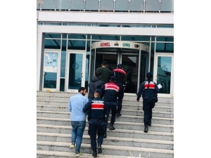 Evden Hırsızlık Yapan 3 Kişi Yakalandı