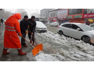Muş’ta Lapa Lapa Kar Yağışı