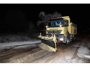 Denizli’ye Kar Düştü, Ekipler Sabaha Kadar Mücadele Etti