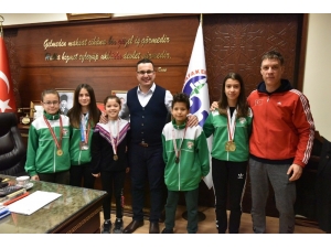 Karatecilerden Başkan Kanar’a Ziyaret