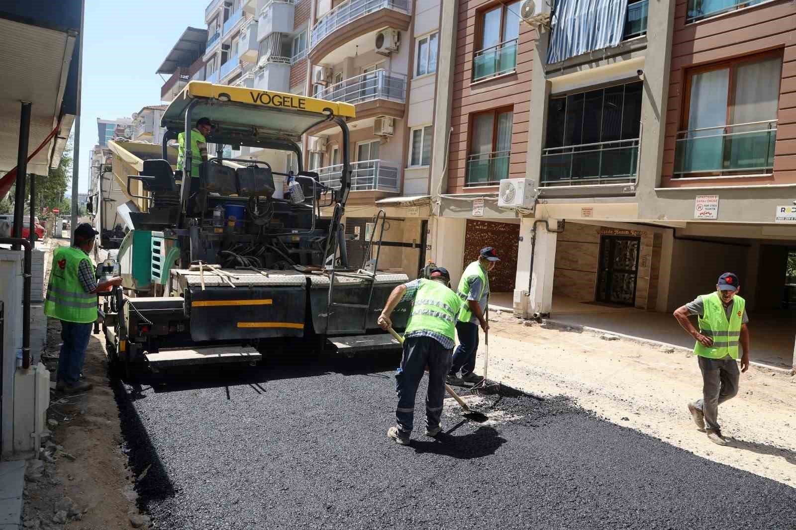 efeler-belediyesi-nden-albayrak-caddesi-nde-asfalt-mesaisi