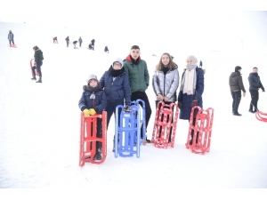 Başkan Ertuğrul Çetin’den İkinci Karne Hediyesi